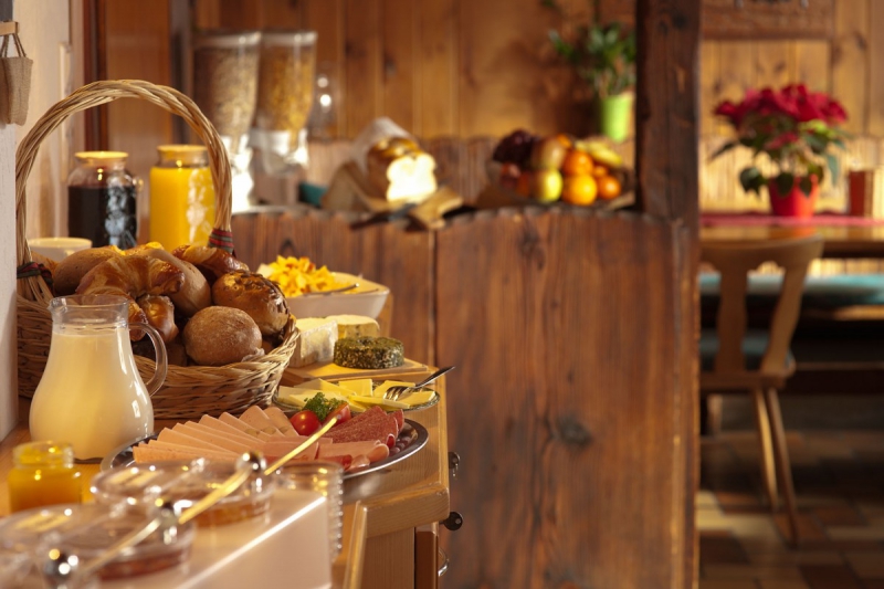 brasserie-LA ROCHETTE-min_breakfast_buffet_food_restaurant_meal_hotel_plate_fresh-718745