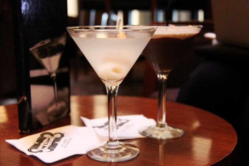 brasserie-LA ROCHETTE-min_martini_bar_lychee_chocolate_alcohol_liquor_happy_hour_happy-910161